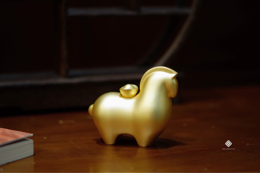 Tượng đồng mạ vàng lộc mã