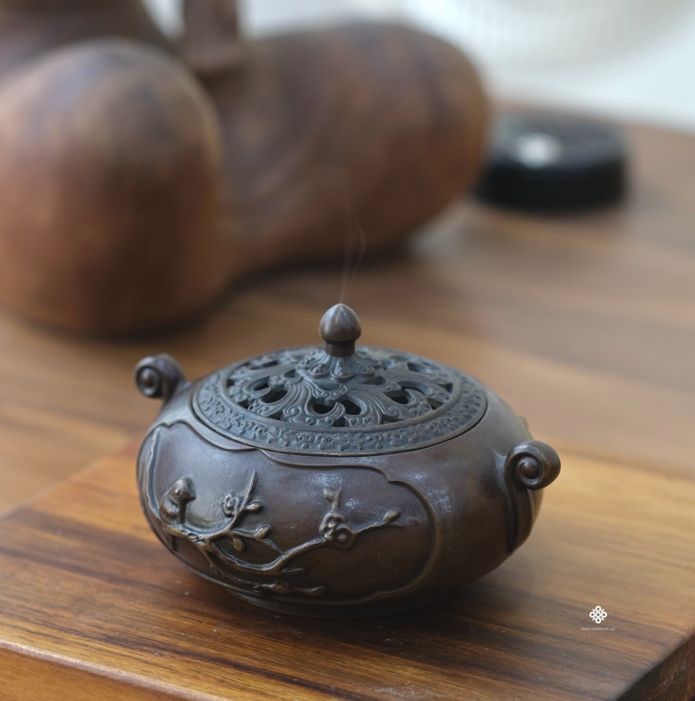 Lư đồng hỷ tước đăng mai giả cổ