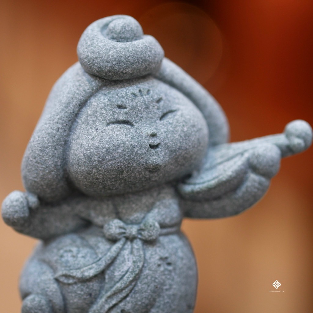 Thiên nữ vĩ cầm đá sa thạch