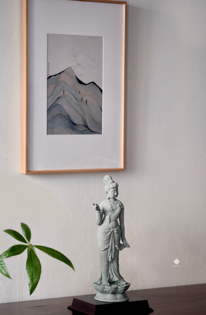 Tượng Quan Âm Bồ tát đá sa thạch 41cm