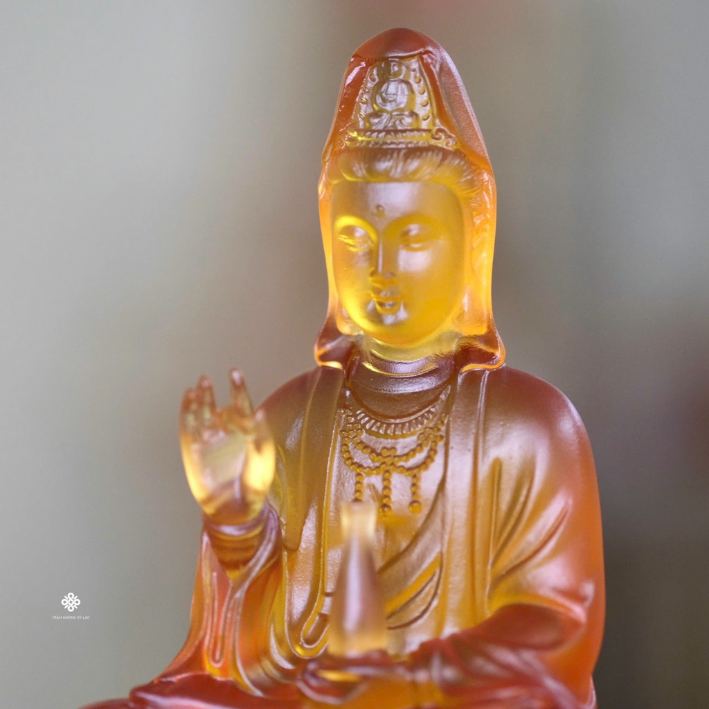 Tượng Quan Âm Bồ tát lưu ly hổ phách 12.8cm