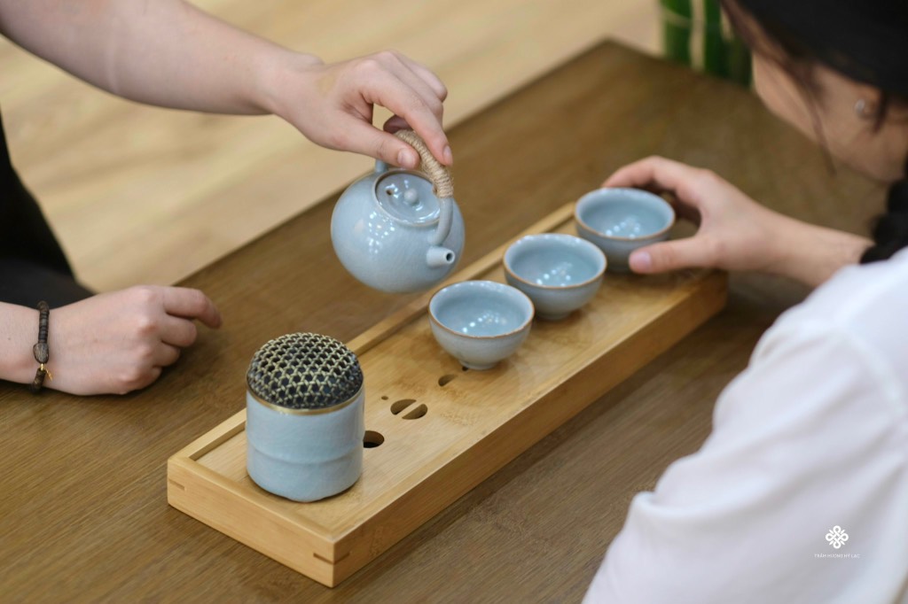 Bộ thưởng trà trầm gốm mộc