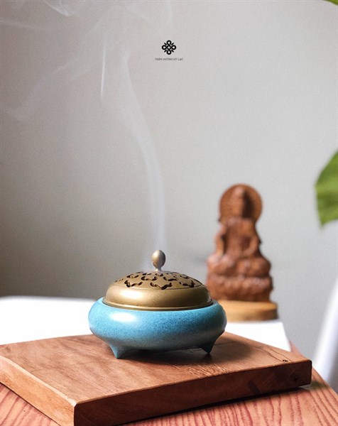 Lư đồng hoa văn thiên thanh chân thon