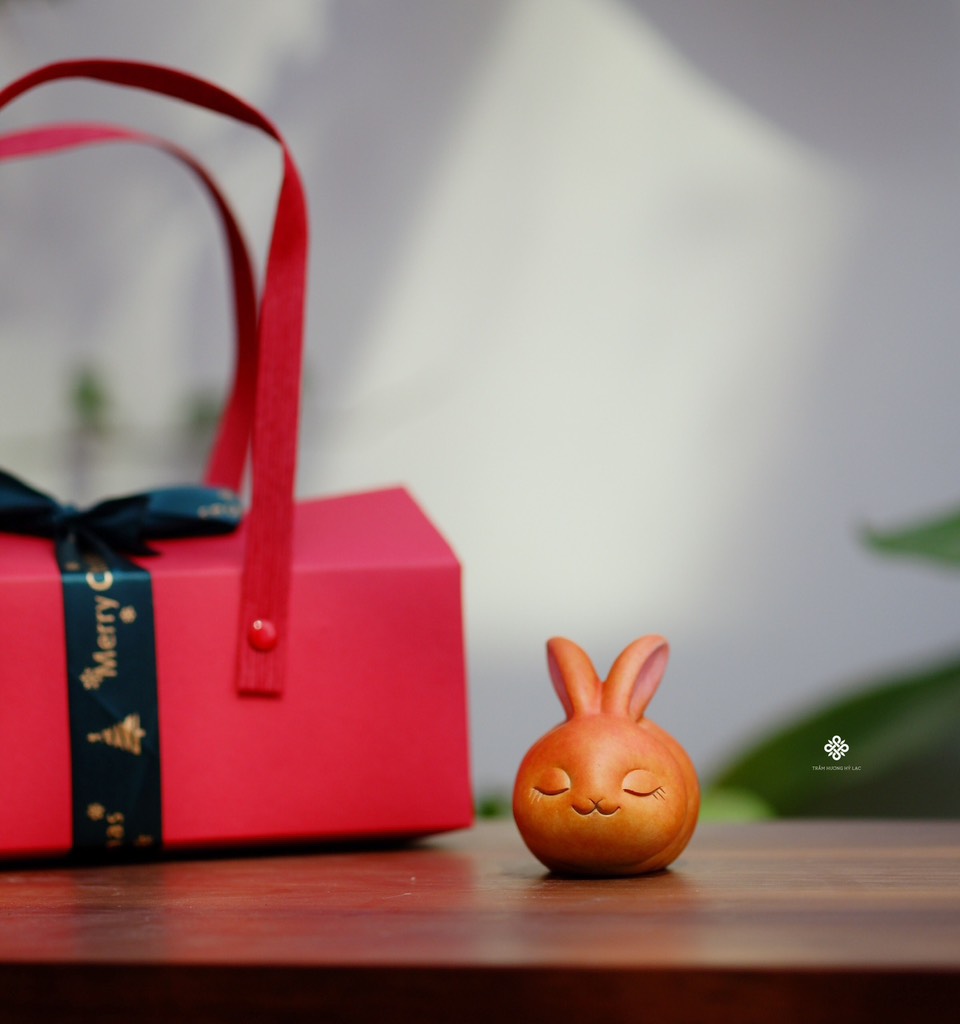 Tượng đồng thỏ hồng