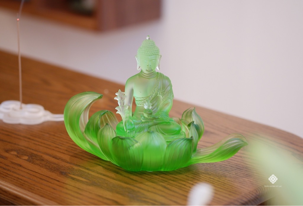 Tượng Đức Phật Dược Sư liên hoa lưu ly xanh lá