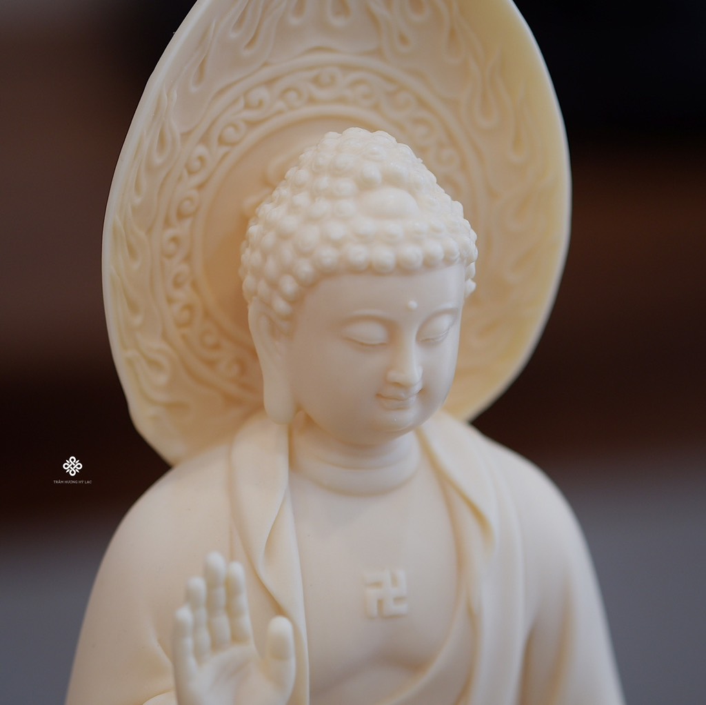 Tượng Đức Phật Thích Ca đứng sứ vàng