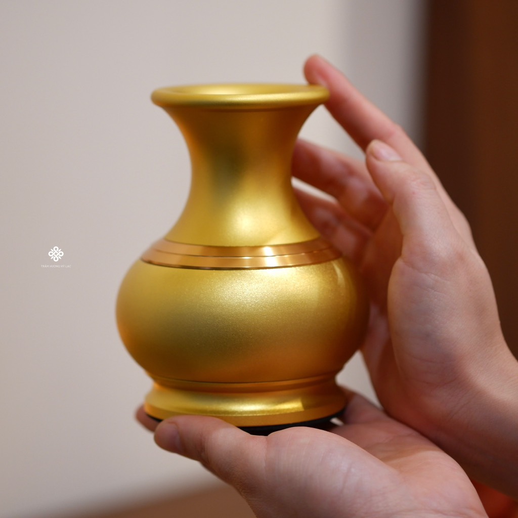 Bình hoa đồng vàng