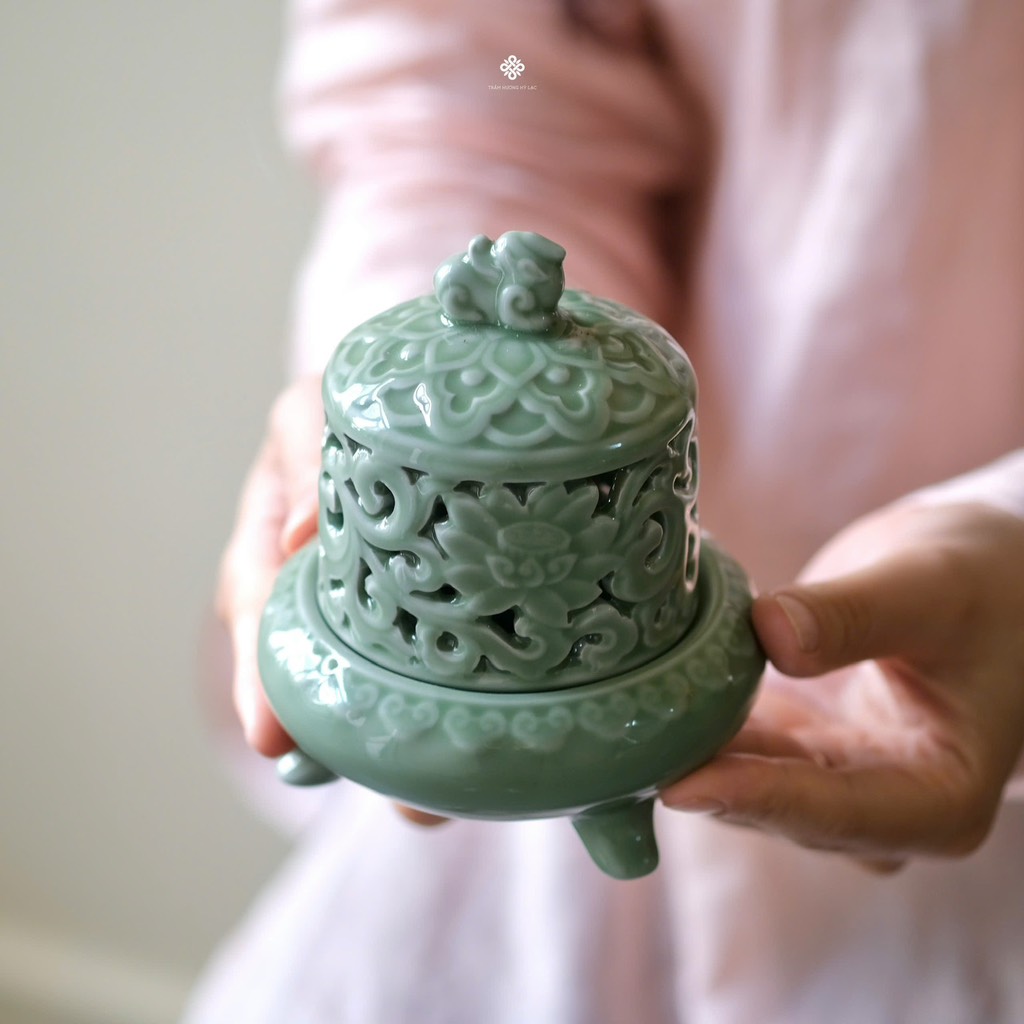 Lư gốm men ngọc hoa sen cổ điển