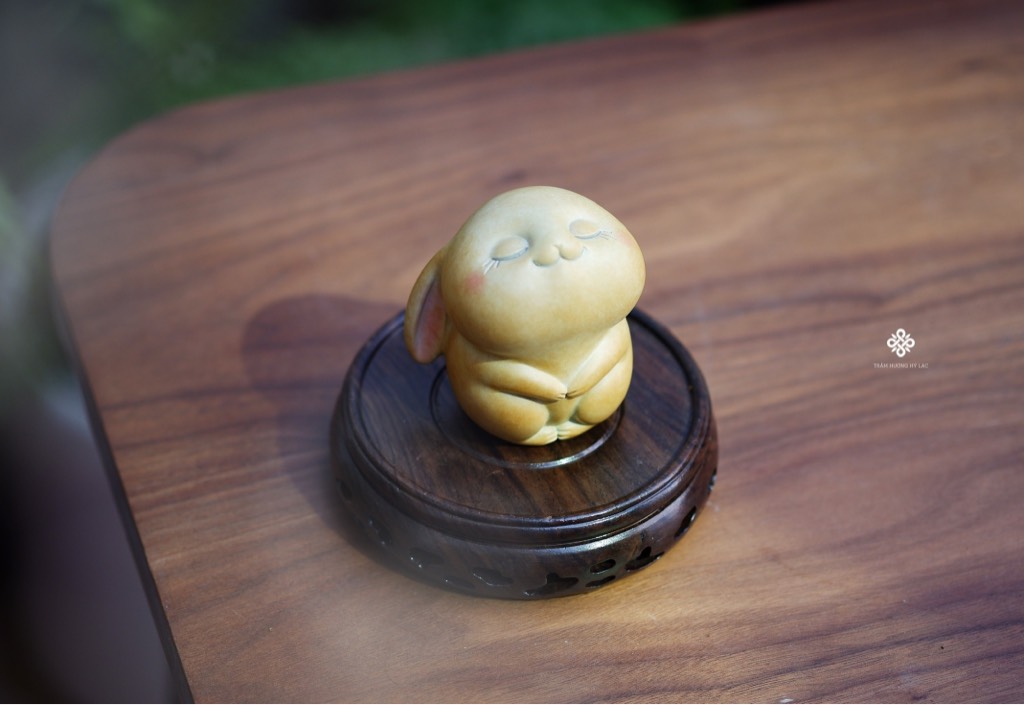 Tượng đồng thỏ vàng