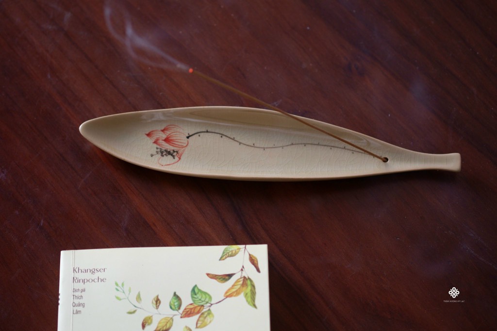 Lư dài thuyền lá hoa sen