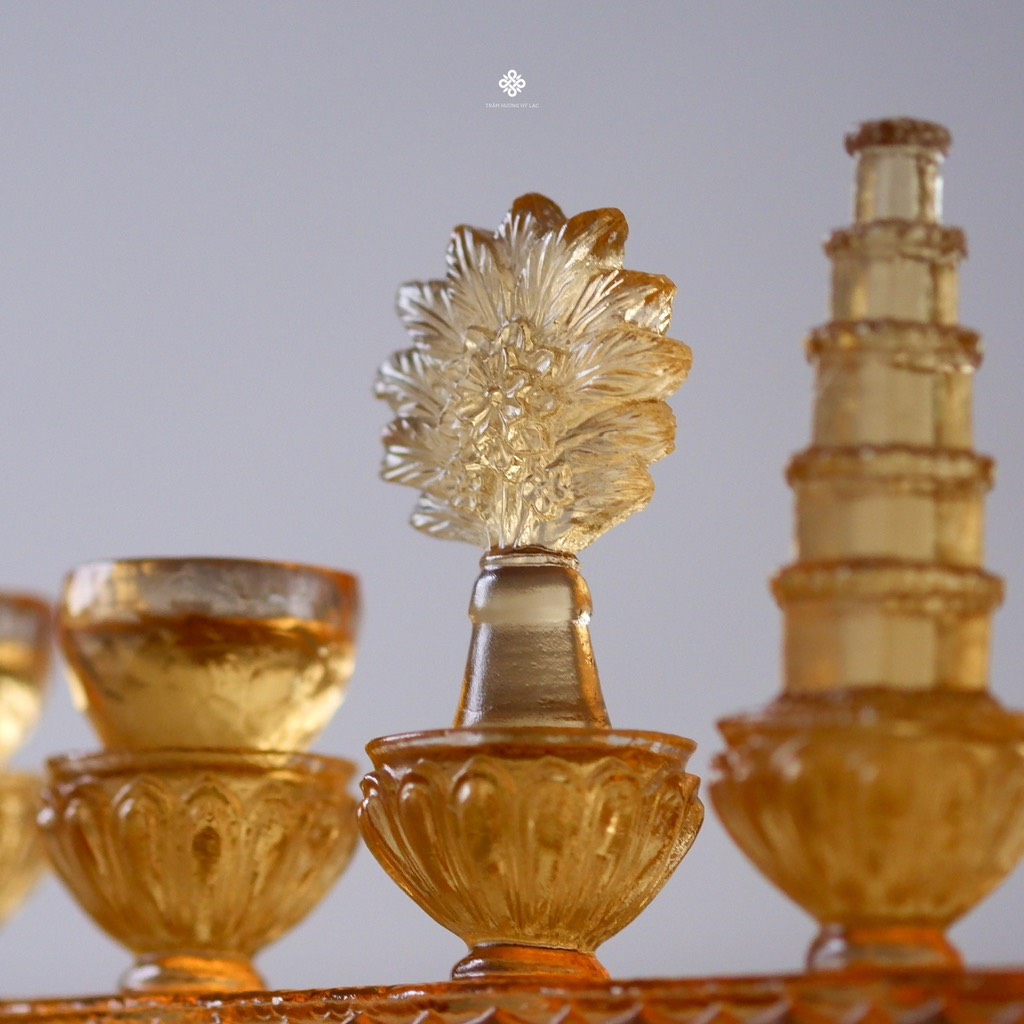 Quý phẩm cúng dường lưu ly vàng