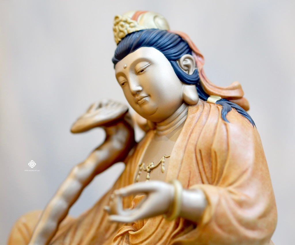 Tượng đồng Phổ Hiền Bồ tát ung dung viên thành