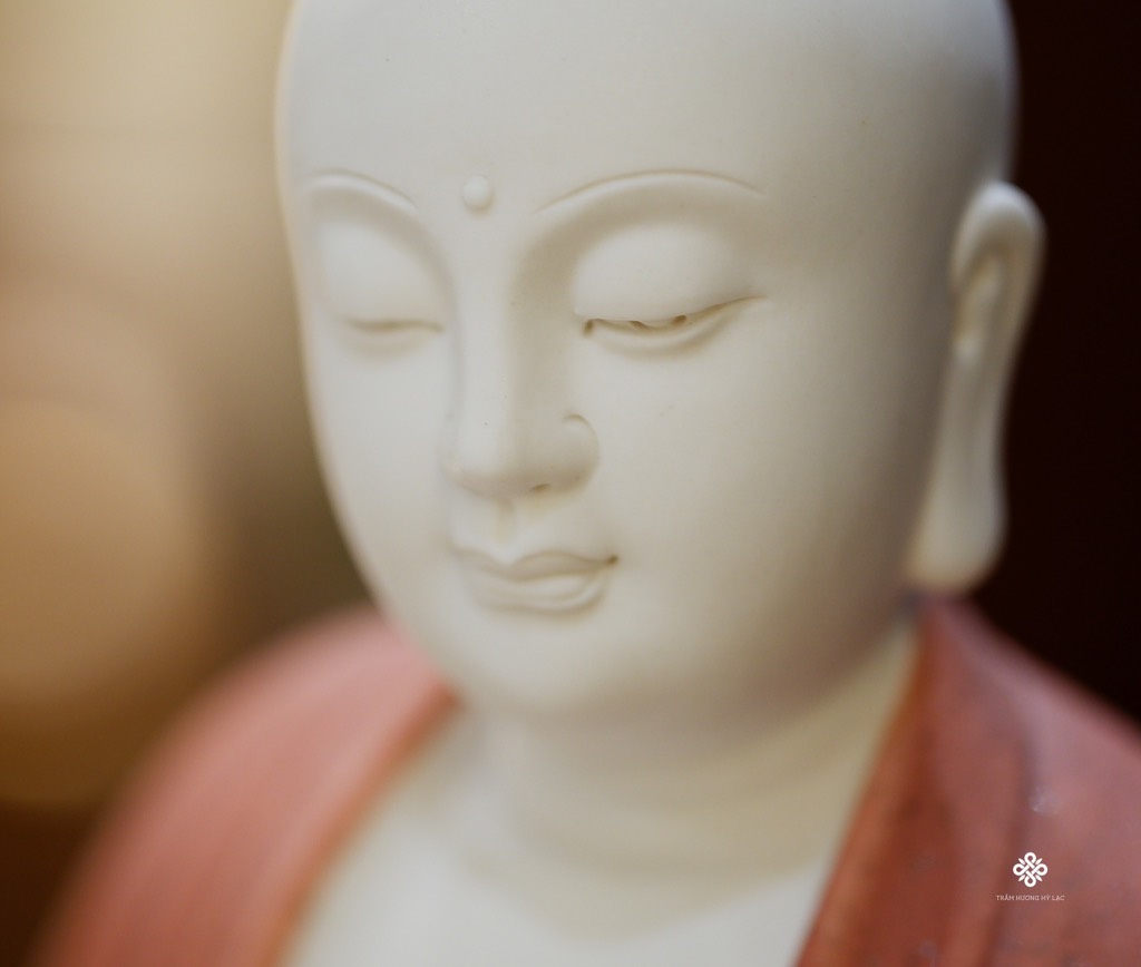 Tượng Địa Tạng Bồ tát gốm đỏ