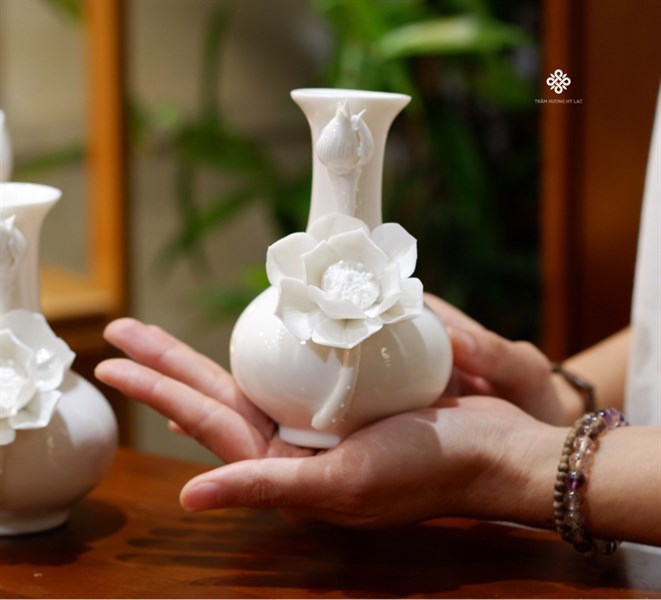 Bình hoa sen sứ trắng 12.5cm