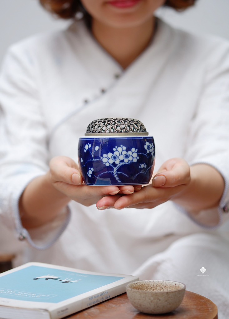 Lư gốm kho báu của bà