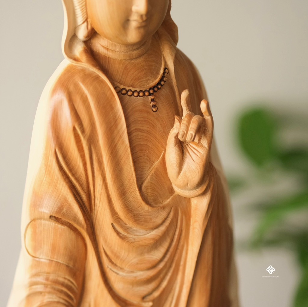 Tượng Quan Âm Bồ tát lũa nhai bách