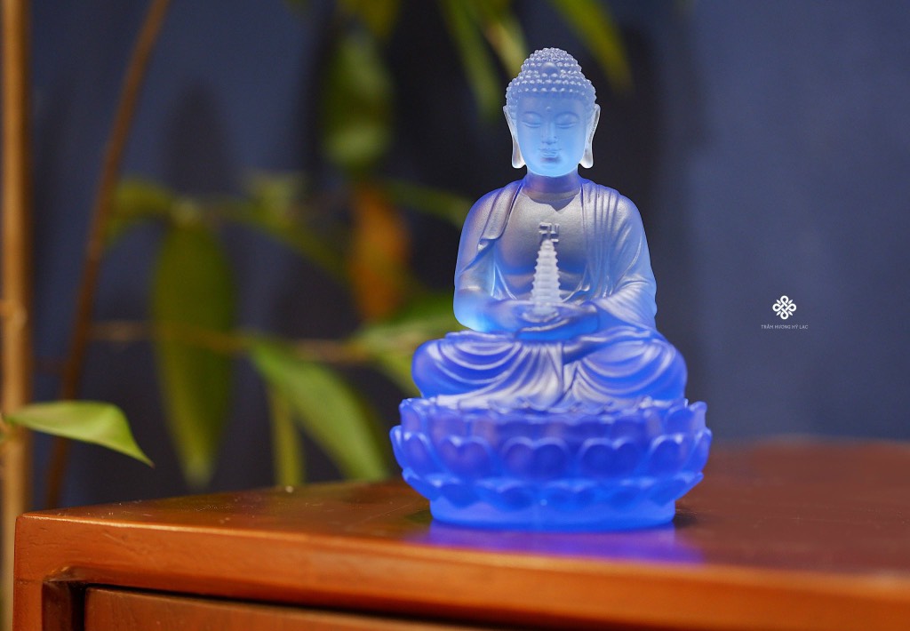 Tượng Đức Phật Dược Sư cầm bảo tháp lưu ly xanh dương 12.5cm