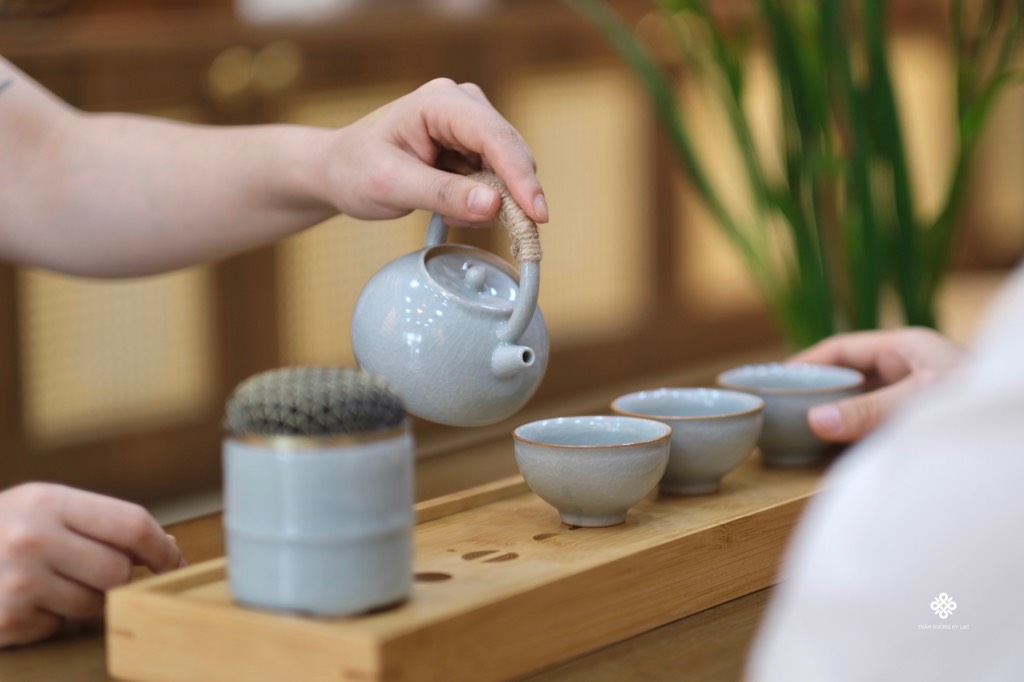 Bộ thưởng trà trầm gốm mộc
