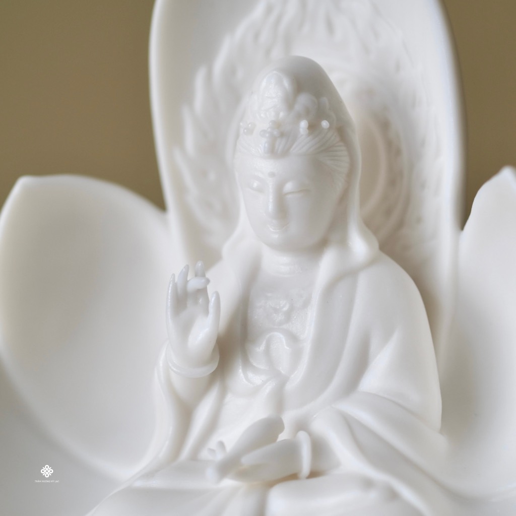 Tượng Quan Âm ngự sen sứ trắng mini