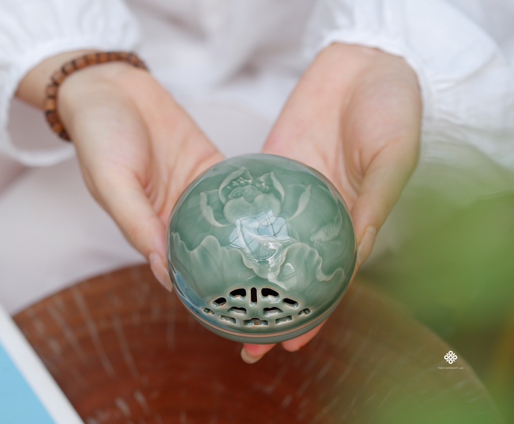 Lư gốm liên hoa men ngọc