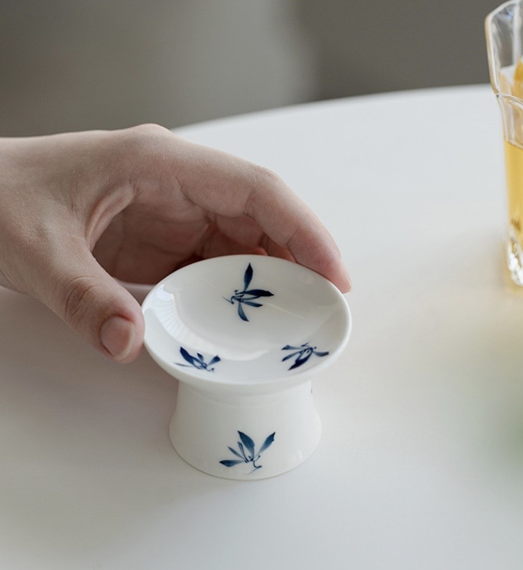 Chân nến hoa lan vẽ tay