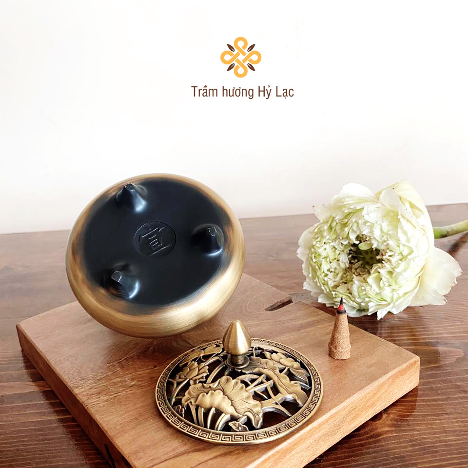 Lư đồng hoa sen vàng chân thon