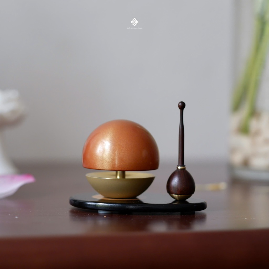 Chuông đồng Nhật Bản ngọc hưởng âm màu nâu 5.4cm