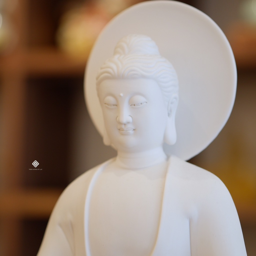 Tượng Phật Thích Ca từ ái gốm trắng
