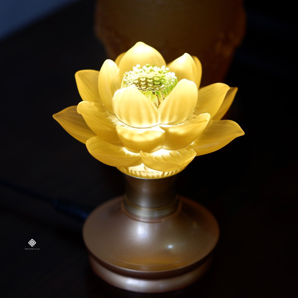 Cặp chân đèn hoa sen lưu ly vàng