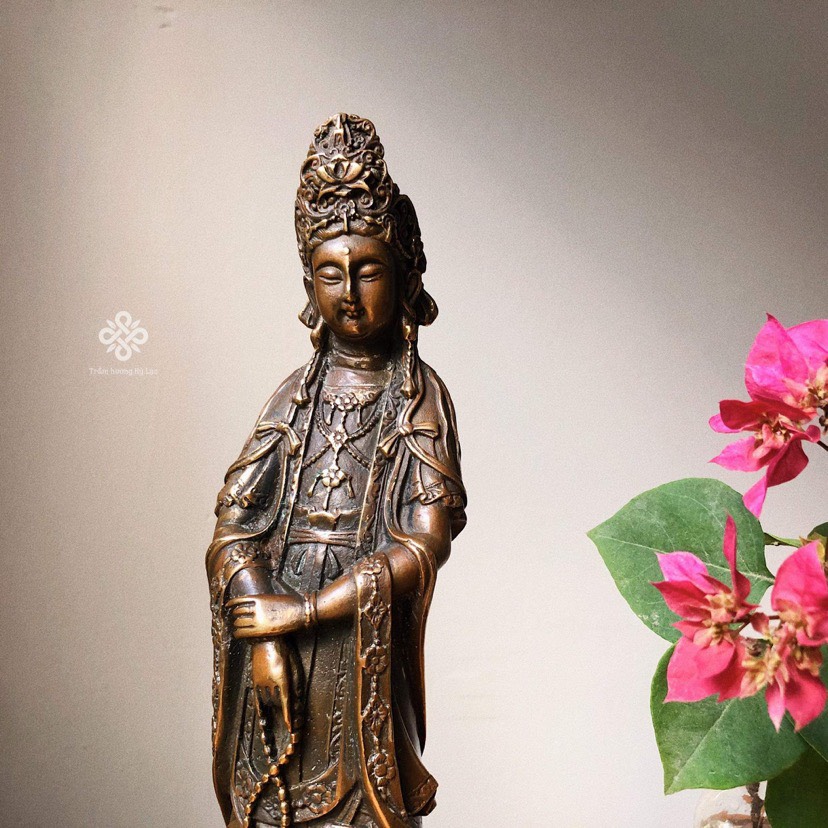 Tượng đồng Quan Âm cầm chuỗi 26cm
