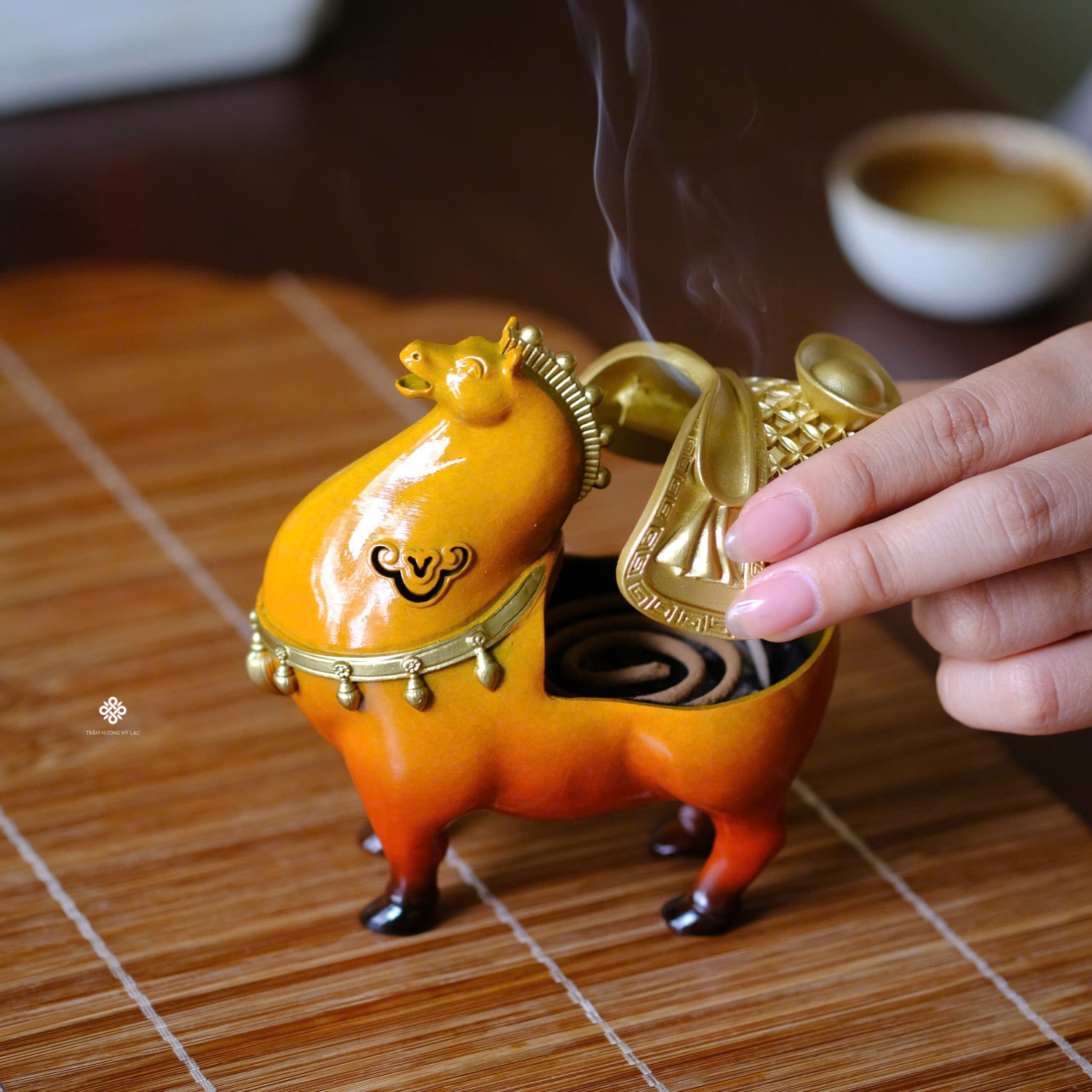 Lư đồng lộc mã vàng