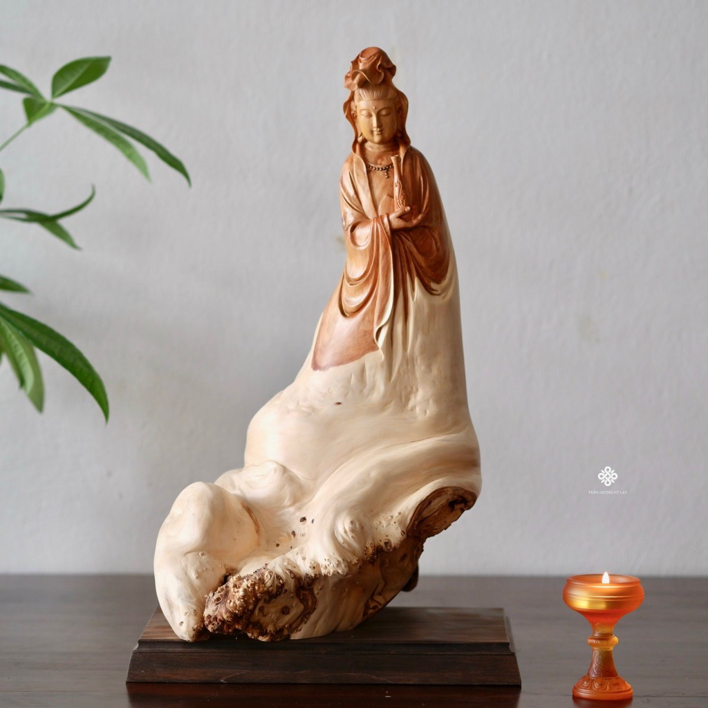 Tượng Quan Âm Bồ tát cam lồ lũa nhai bách