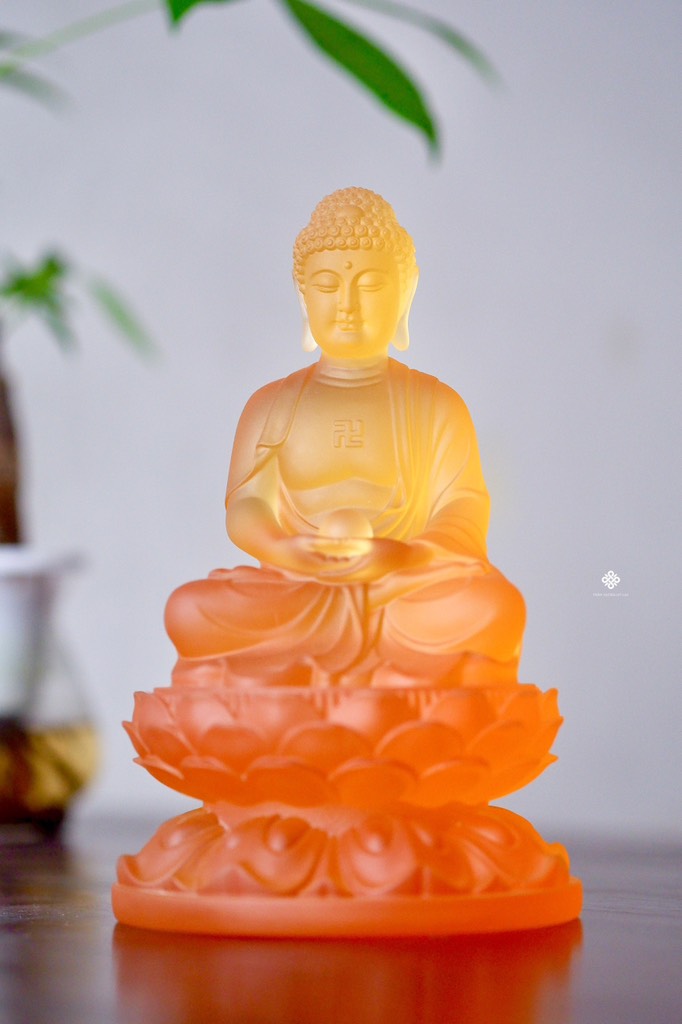 Tượng Phật Thích Ca cầm ngọc như ý lưu ly vàng 22cm