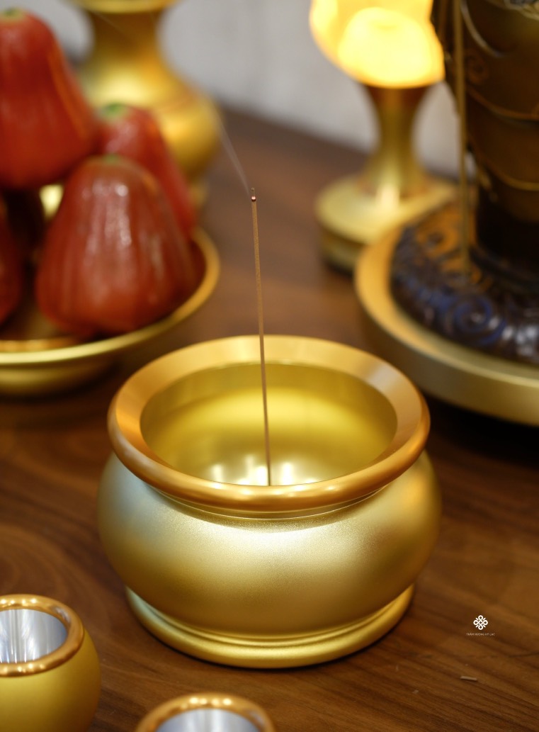 Bộ ban thờ đồng vàng