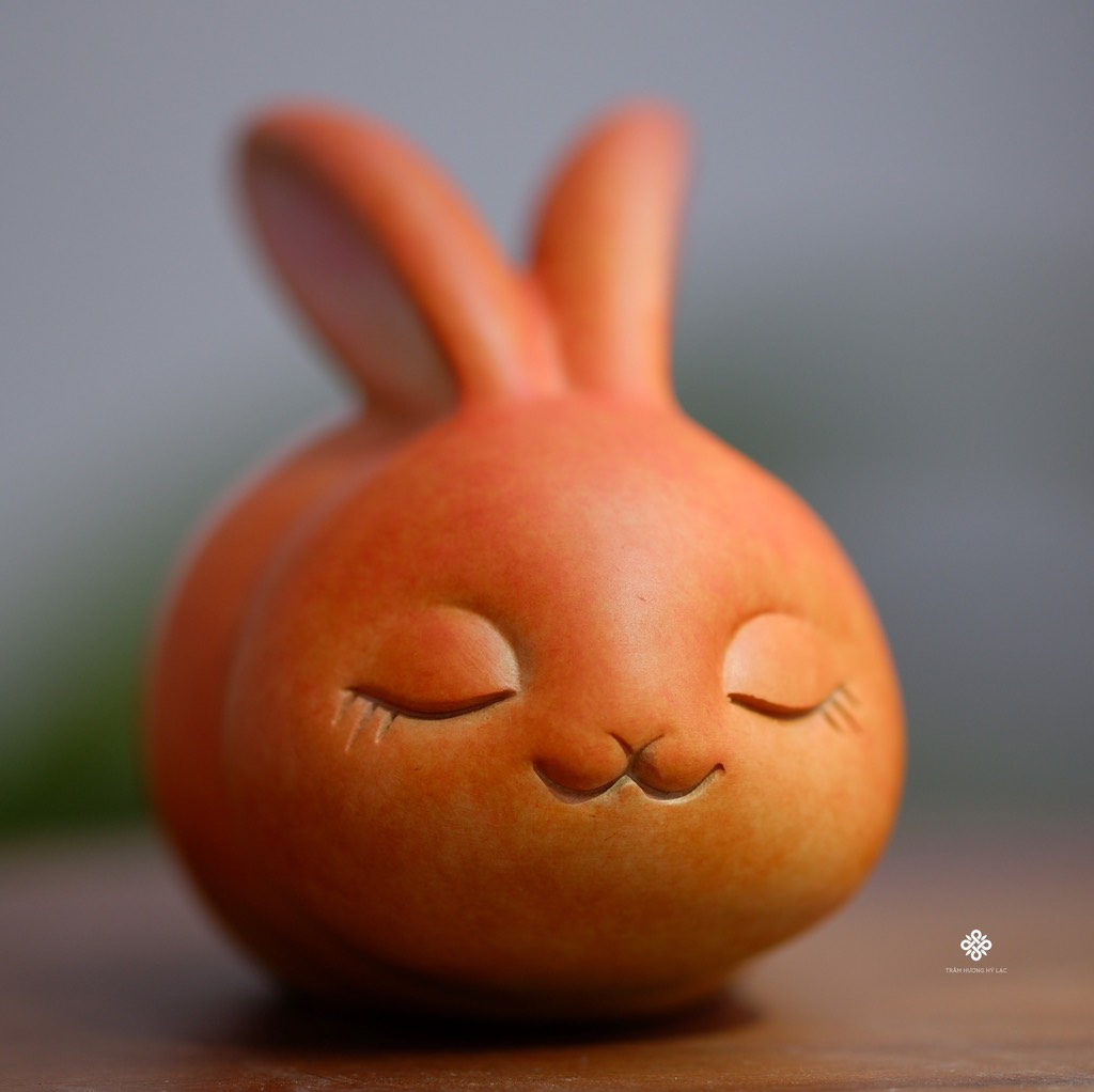 Tượng đồng thỏ hồng