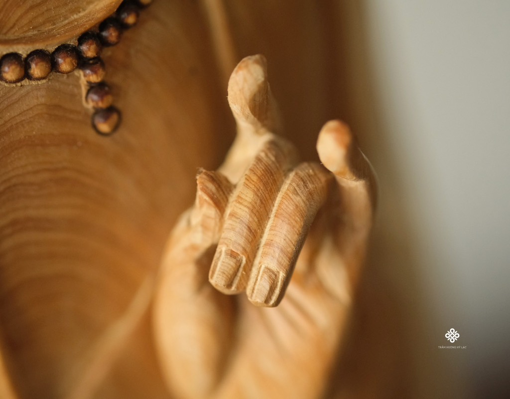 Tượng Quan Âm Bồ tát lũa nhai bách