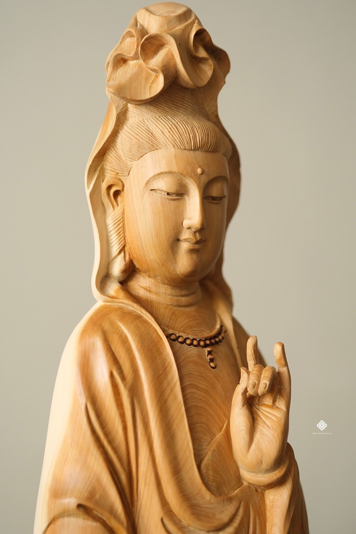 Tượng Quan Âm Bồ tát lũa nhai bách