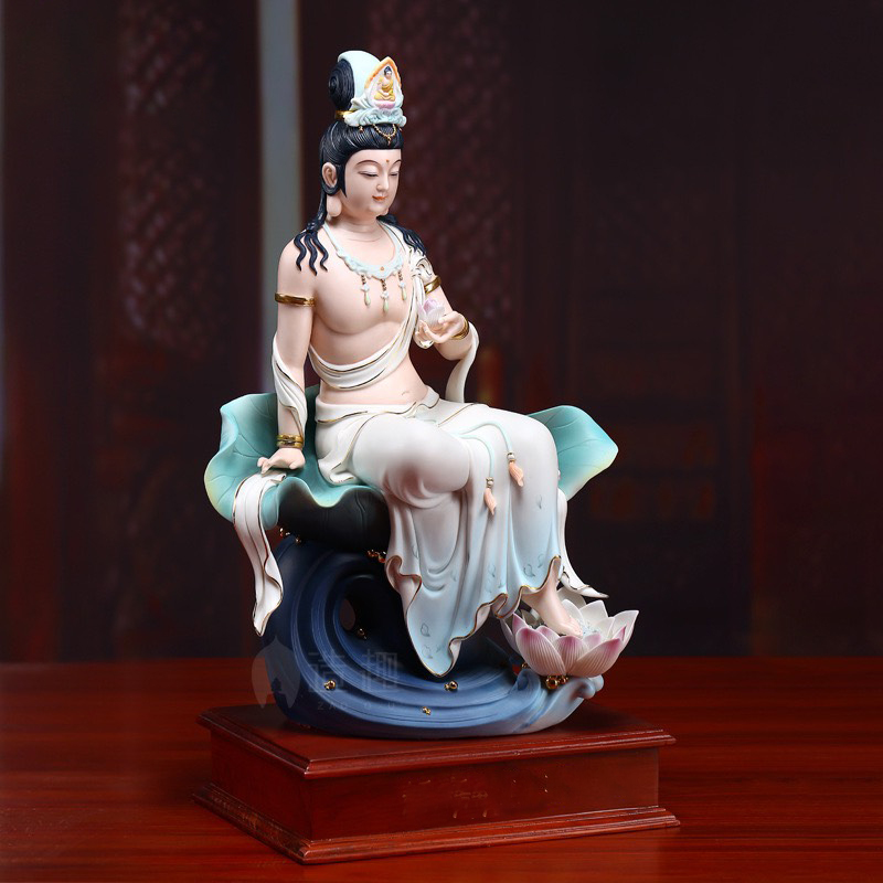 Tượng gốm Quán Tự Tại Bồ tát dòng chảy liên hoa