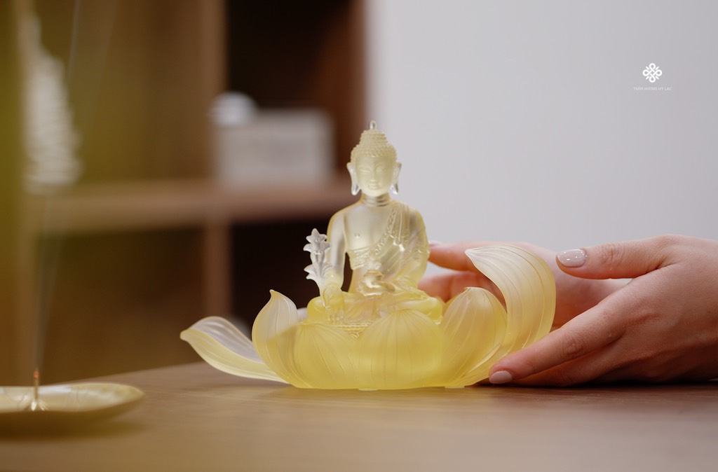 Tượng Đức Phật Dược Sư liên hoa lưu ly vàng