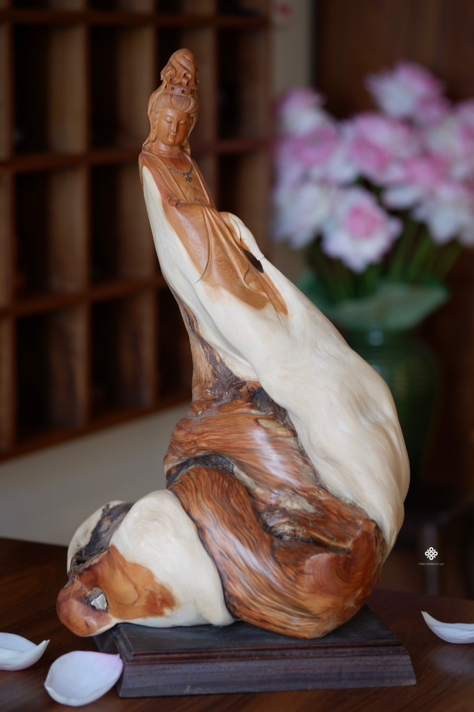 Tượng Quan Âm Bồ tát suối cam lồ lũa nhai bách