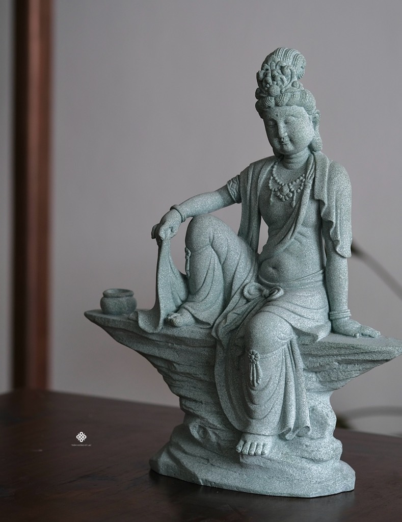 Tượng Quán Tự Tại Bồ tát đá sa thạch