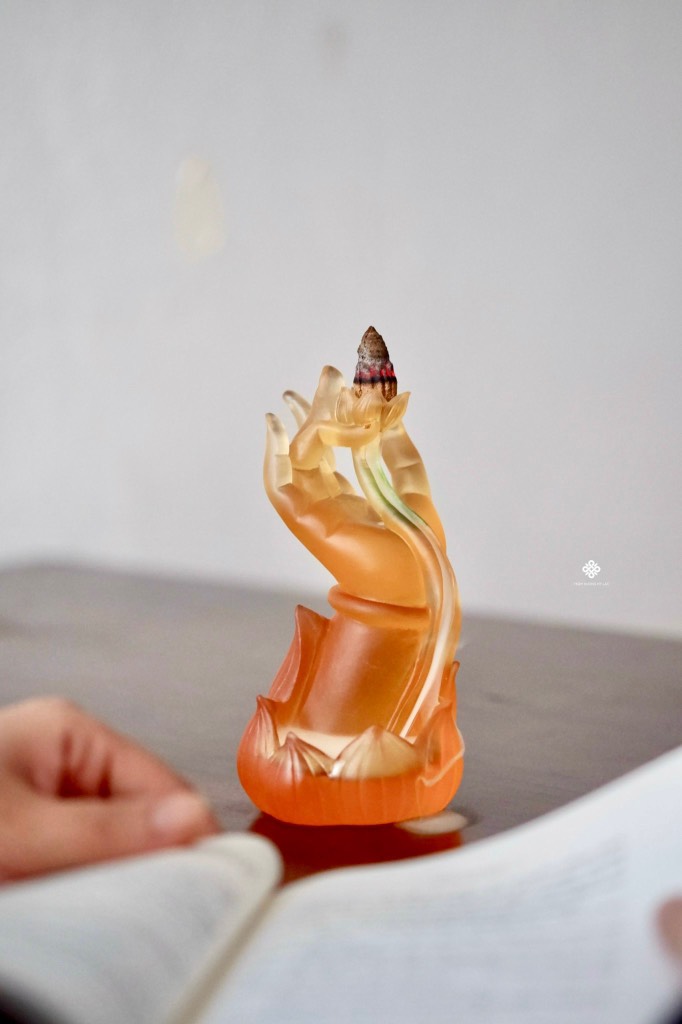 Lư thác khói Niêm hoa lưu ly hổ phách