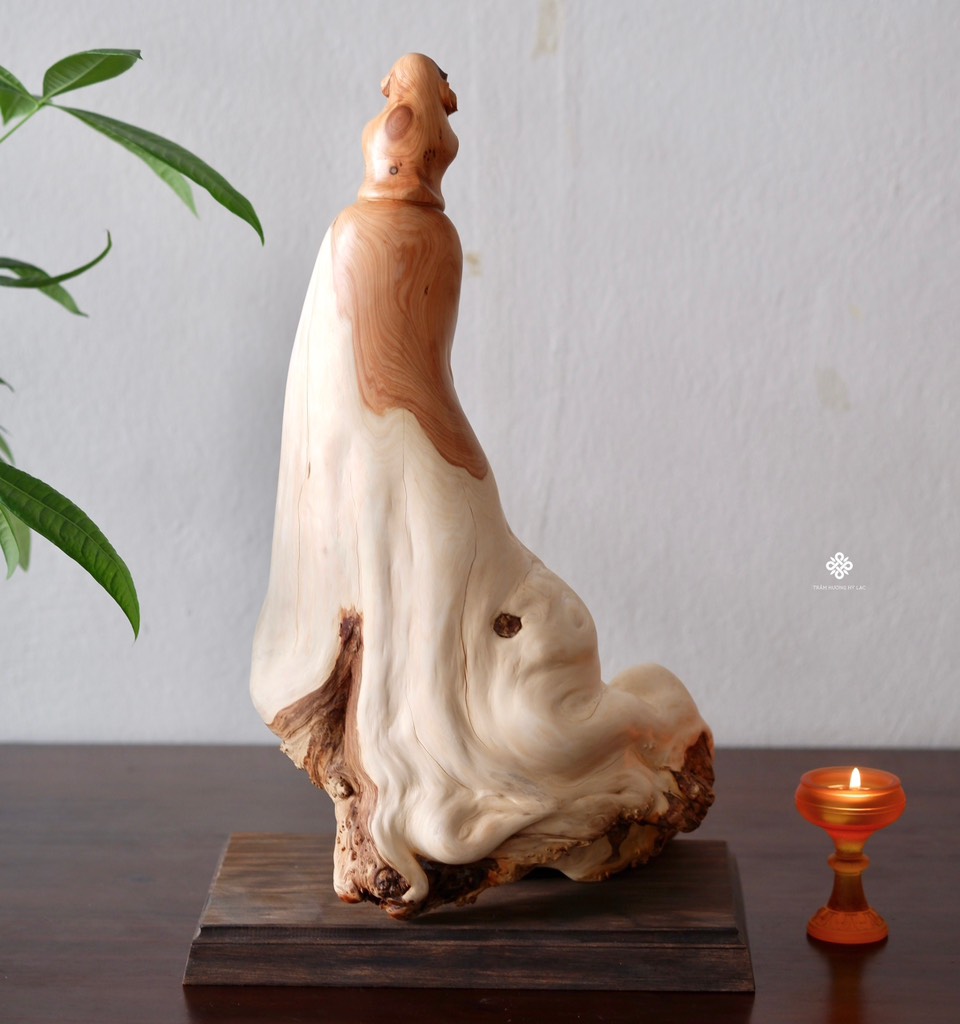Tượng Quan Âm Bồ tát cam lồ lũa nhai bách