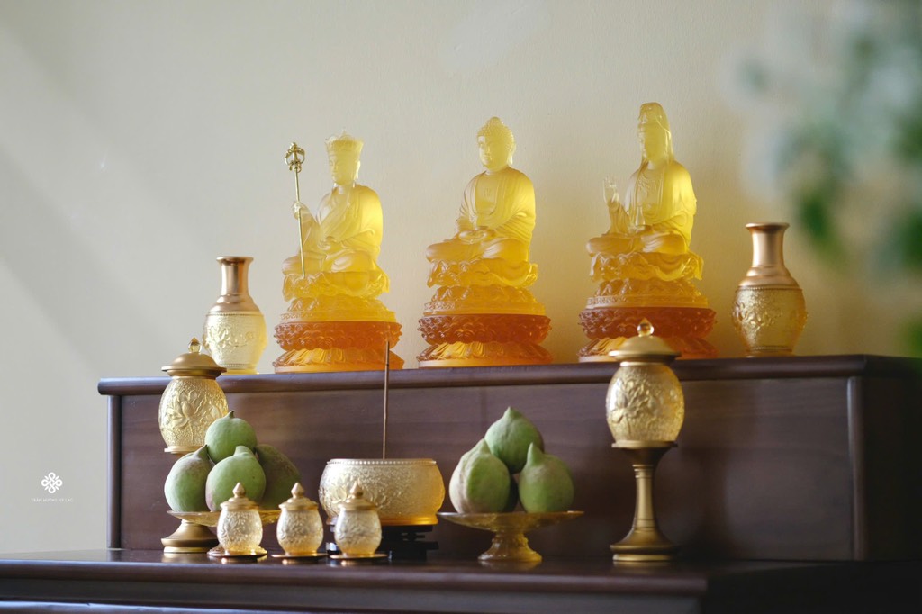 Chén nước hoa sen lưu ly vàng