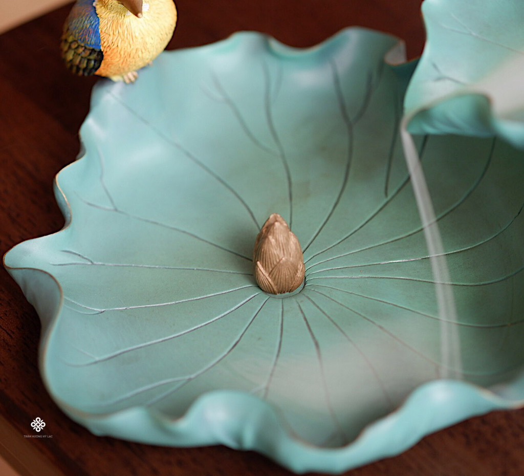 Lư đồng hoạ mi lá sen
