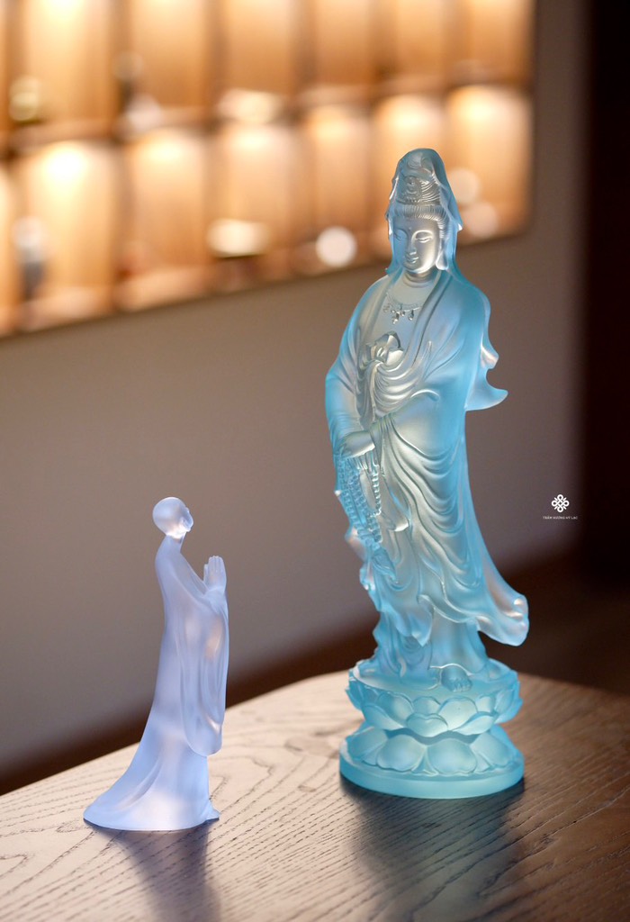 Tượng Quan Âm Bồ tát lưu ly xanh ngọc 29cm