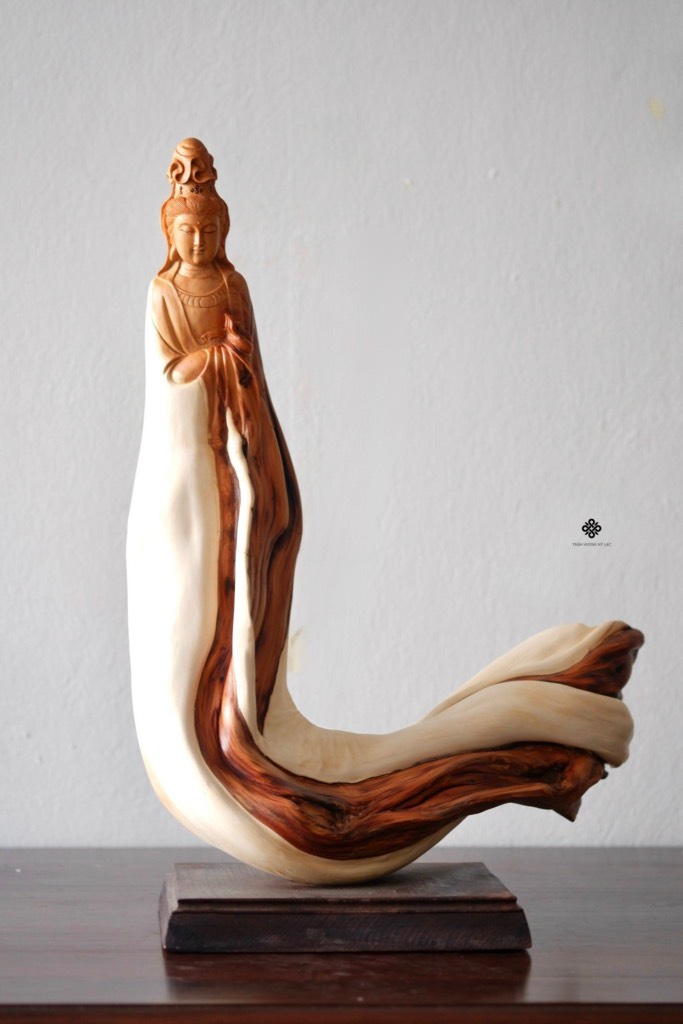 Tượng Quan Âm Bồ tát lũa nhai bách