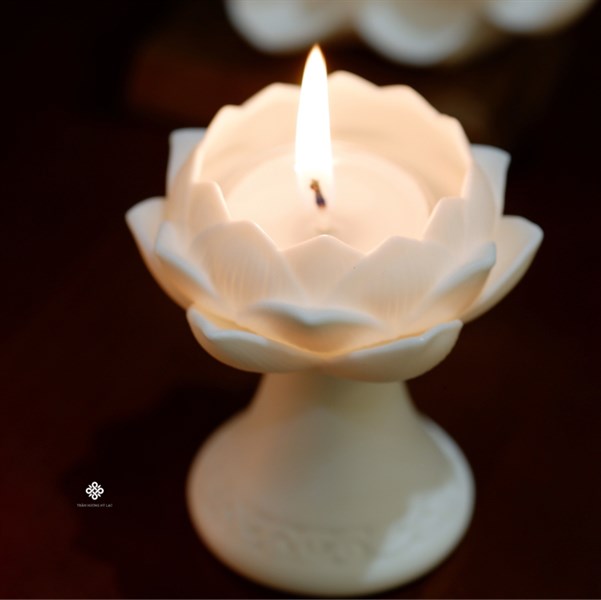 Chân nến hoa sen sứ trắng
