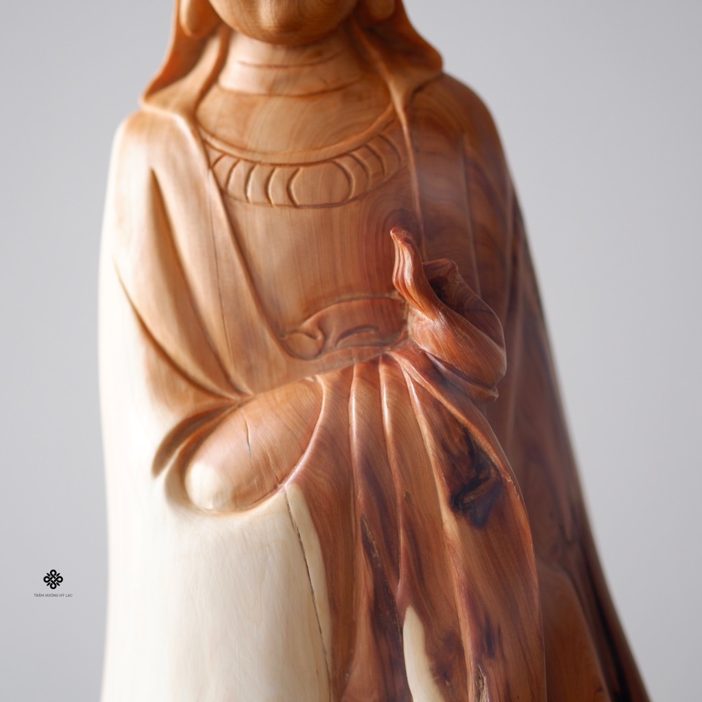 Tượng Quan Âm Bồ tát lũa nhai bách