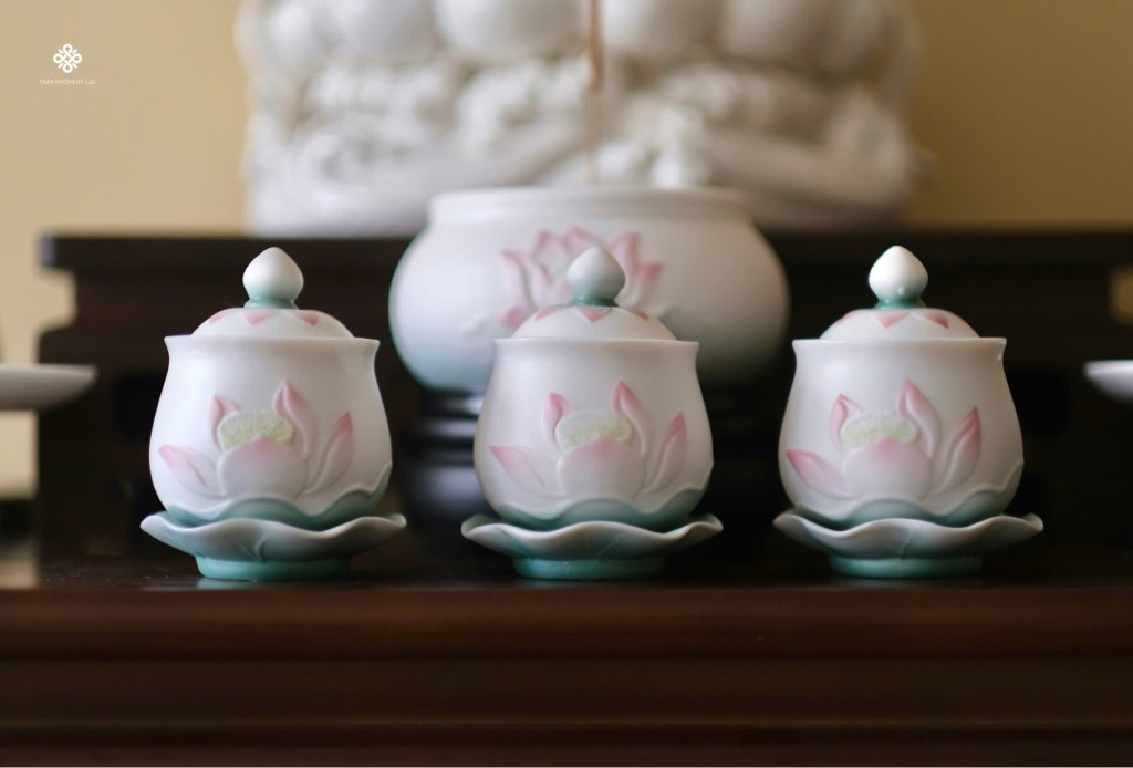 Chén nước hoa sen sứ màu 9.7cm